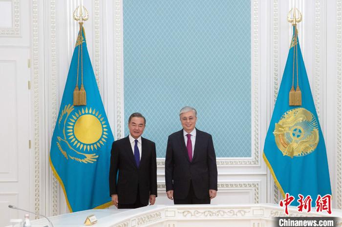 哈萨克斯坦总统托卡耶夫会见王毅