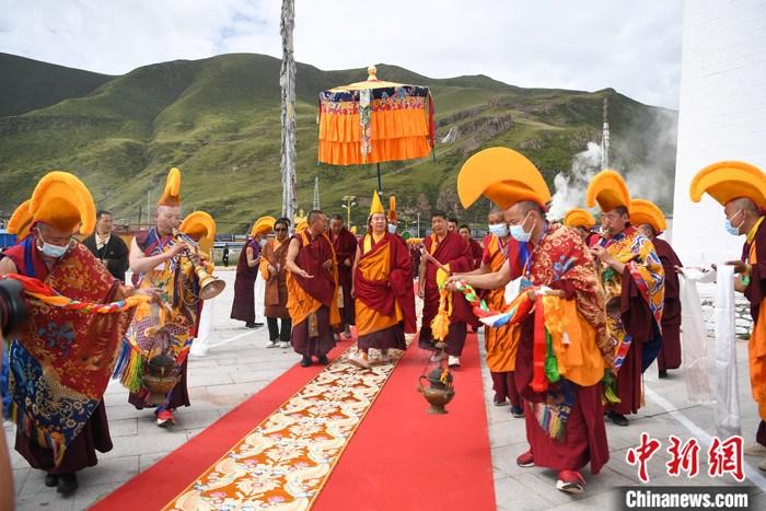 班禅首赴那曲“东三县”礼佛、参访体验藏北牧民生活