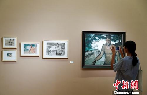 “铭刻时代——汤小铭艺术研究展”在中国美术馆开幕