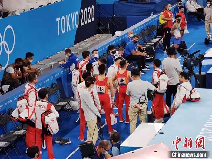 东京奥运会：中国体操男队进入团体决赛